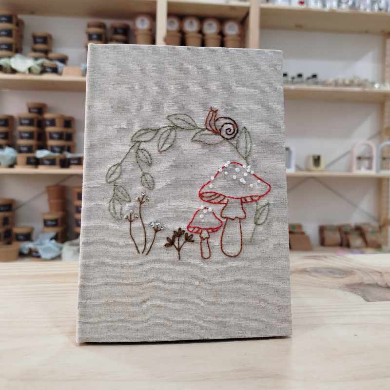 Libretas A5 (Pintadas y bordadas a mano) - Imagen 3