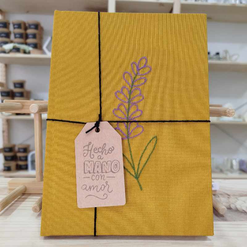 Libretas A5 (Pintadas y bordadas a mano)