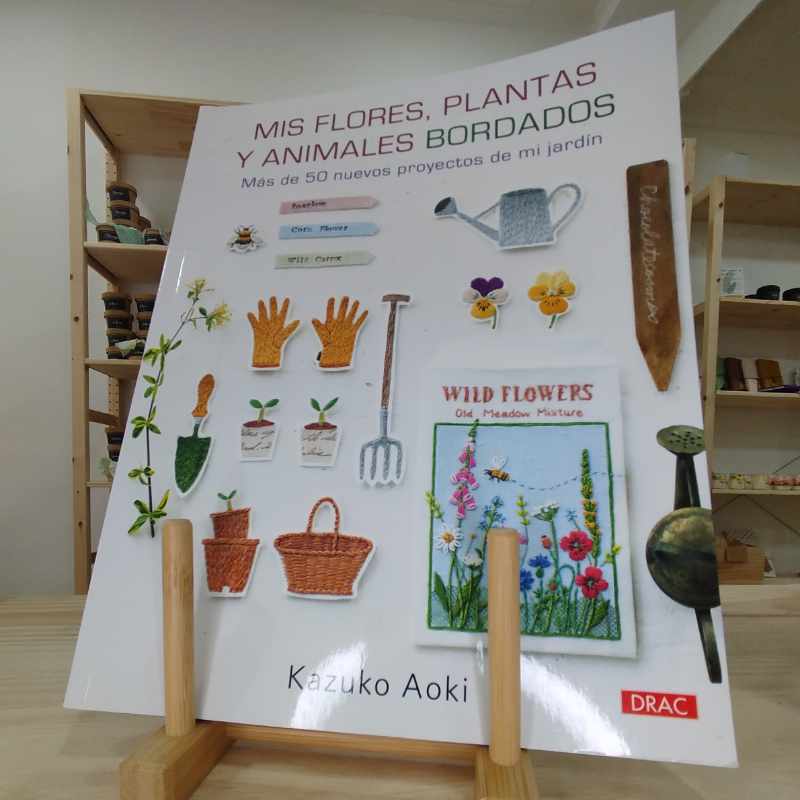 Libro mis flores, plantas y animales bordados