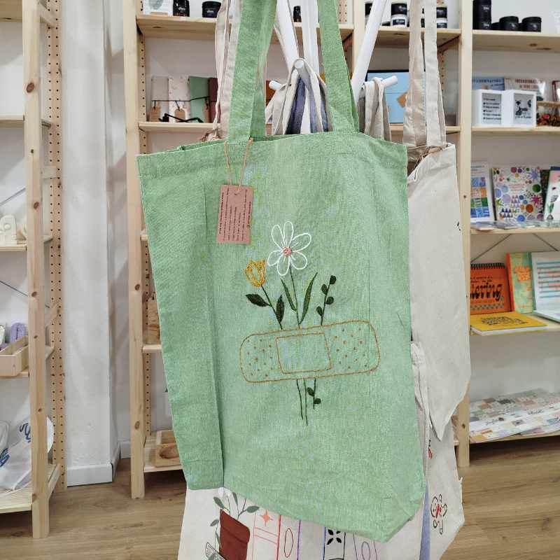 Tote bags bordadas a mano - Imagen 3